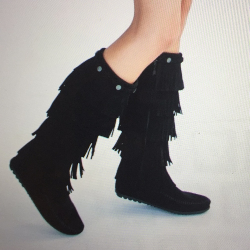 Black Minnetonka 5- layer fringe boot